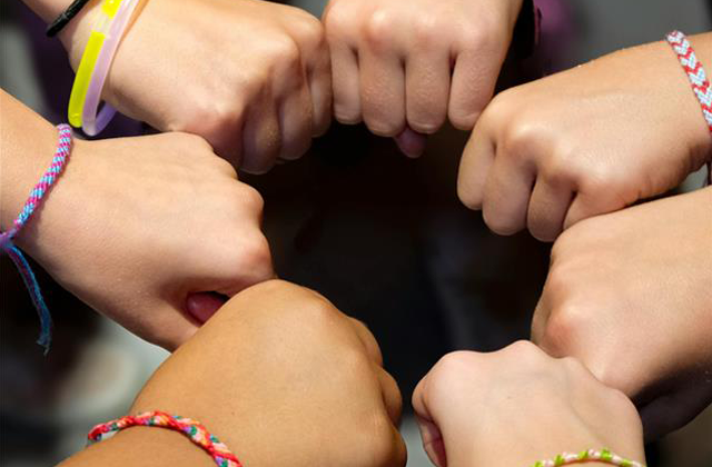 A támogatásodból biztosítjuk munkatársaink jelenlétét és a közösségi programokat, amelyek erőt adnak a családoknak a nehéz napokon.